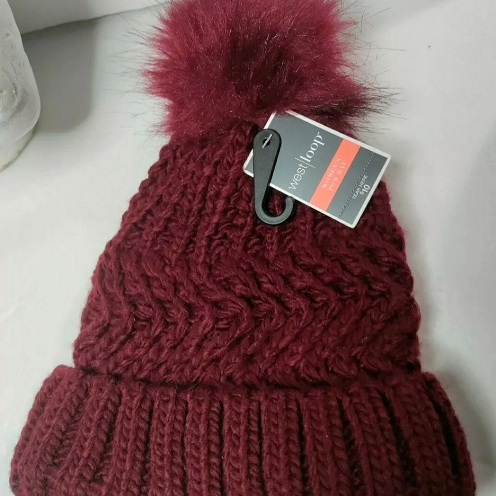 NEW Westloop Knit Pom Cuff Beanie Winter Hat, Skull Cap. Wine. Women, One Size.
